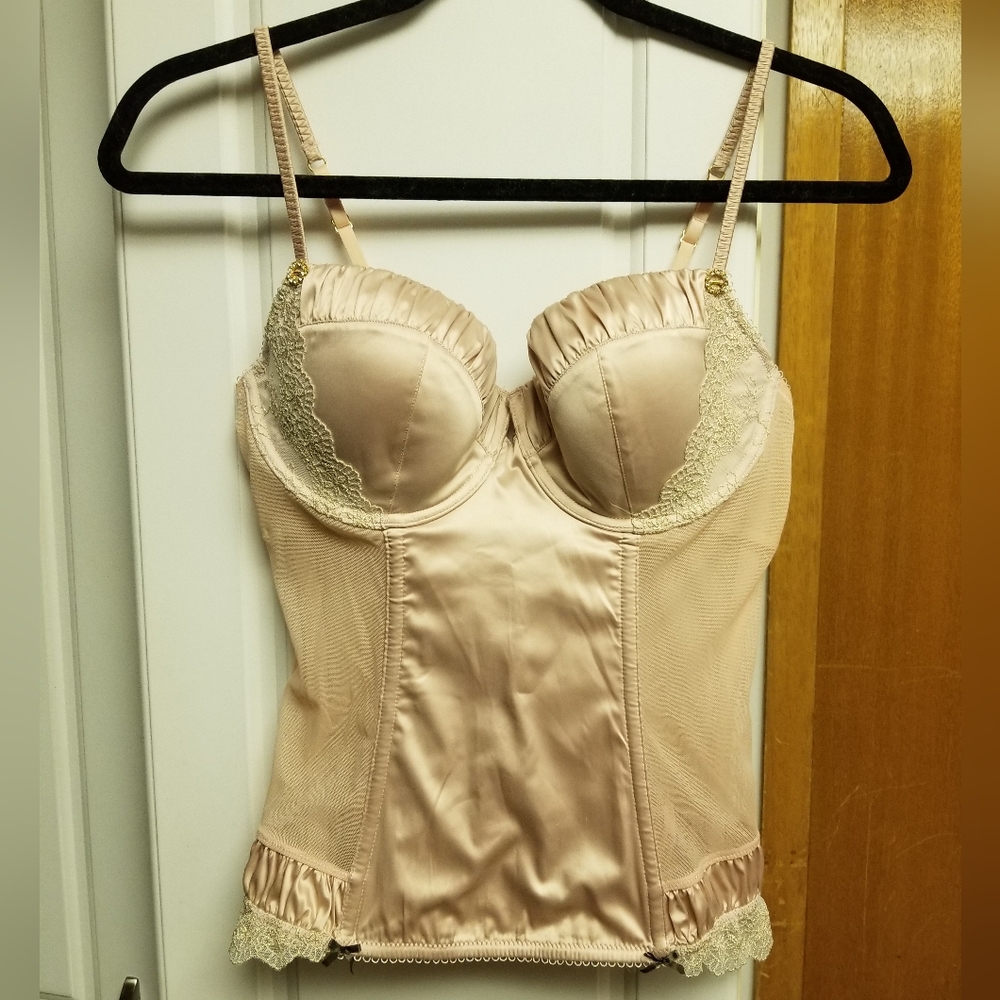 💮La Senza vintage corsette bra with adjustable straps and fasteners